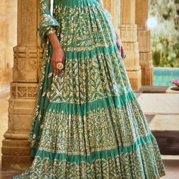Seema gujral gown set - Picture 6 of 6